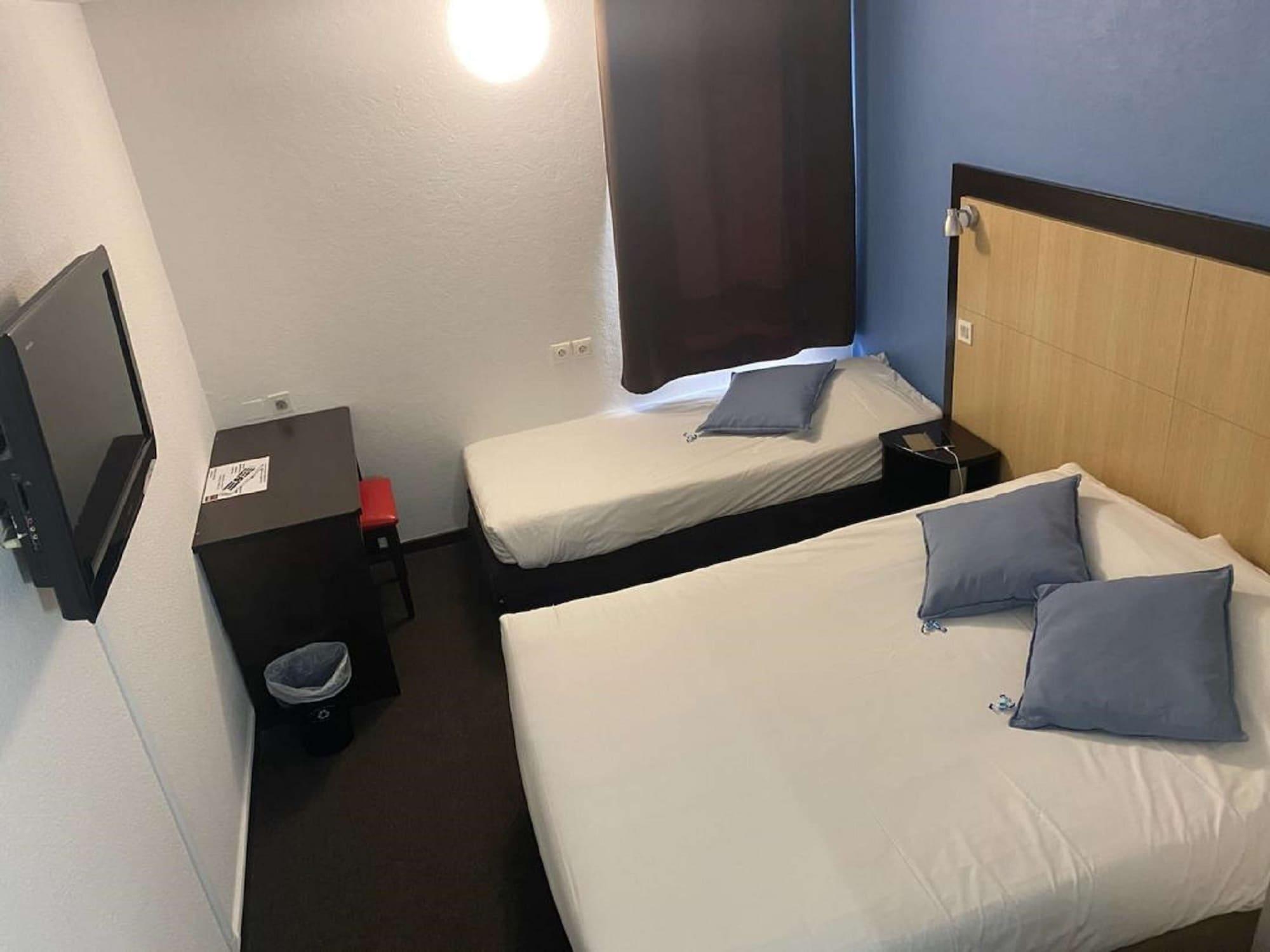 Enzo Hotels Vierzon By Kyriad Direct Exteriör bild