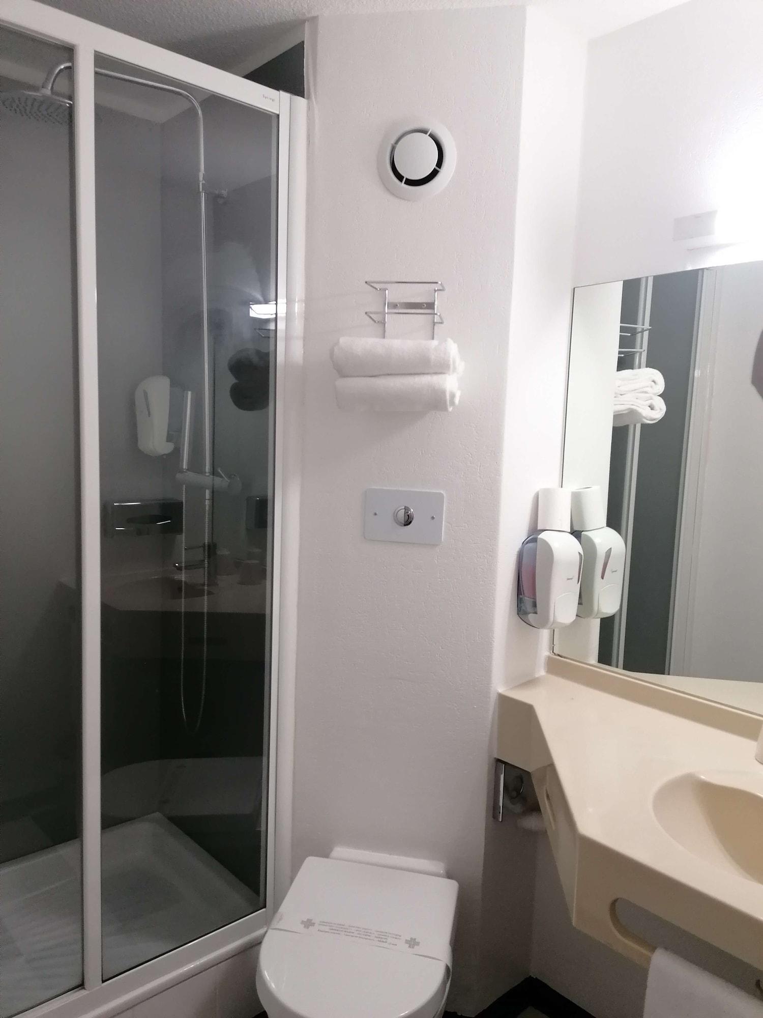 Enzo Hotels Vierzon By Kyriad Direct Exteriör bild