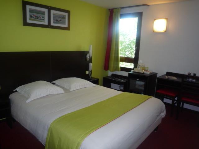 Enzo Hotels Vierzon By Kyriad Direct Rum bild